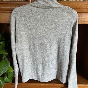 UNIQLO SOFT YARN mock neck  top-size SMALL never been worn